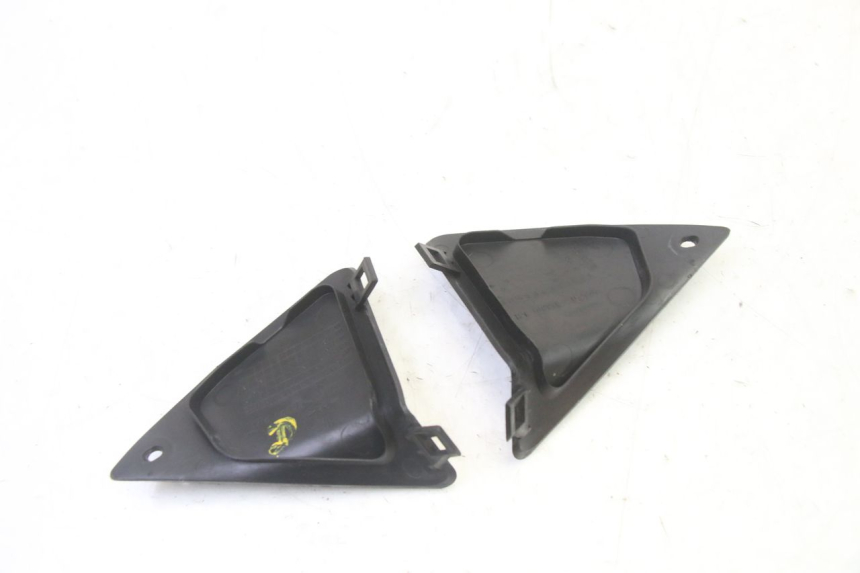 photo de TRAPPE DE VISITE AVANT SUZUKI SV S 650 (2003 - 2009) - Gros plan technique