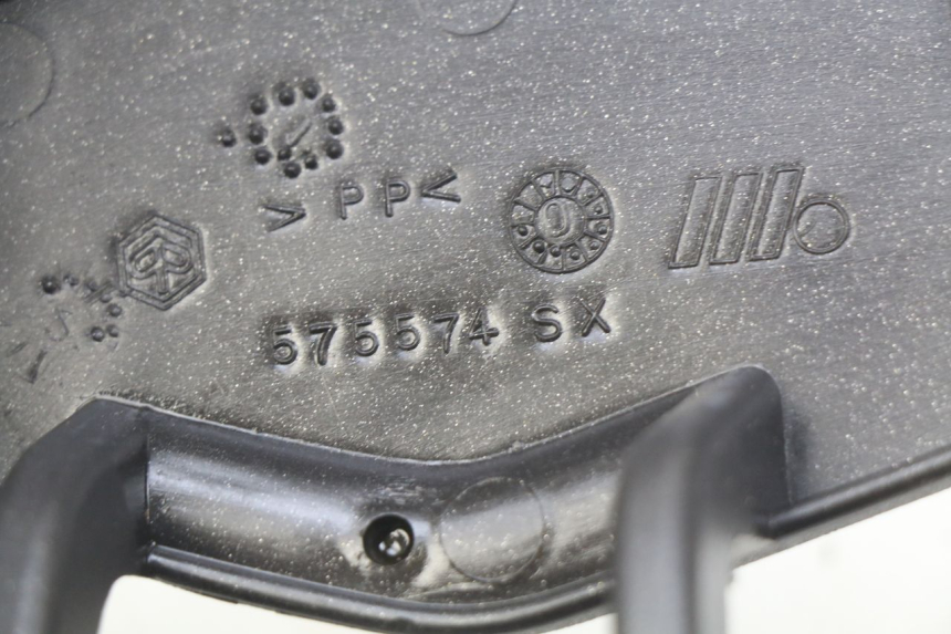 photo de TRAPPE DE VISITE AVANT PIAGGIO X9 EVOLUTION 500 (2003 - 2005) - Détail de la pièce