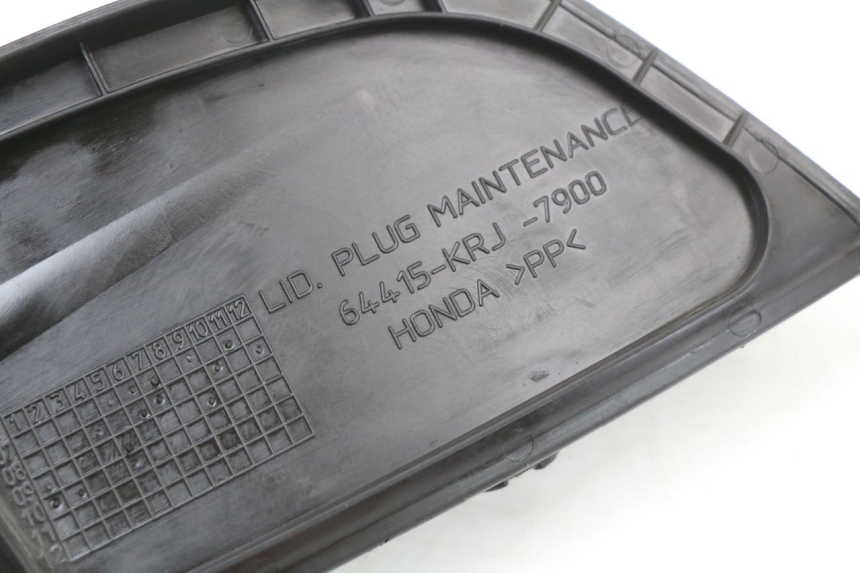 photo de TRAPPE DE VISITE DROITE HONDA FES S-WING SWING ABS 125 (2007 - 2015) - Zoom état d’usage