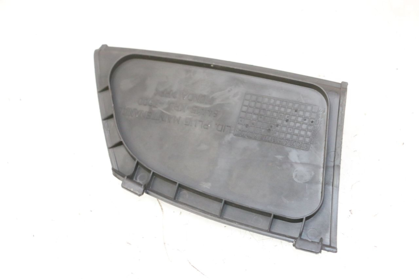 photo de TRAPPE DE VISITE DROITE HONDA FES S-WING SWING ABS 125 (2007 - 2015) - Détail de la pièce