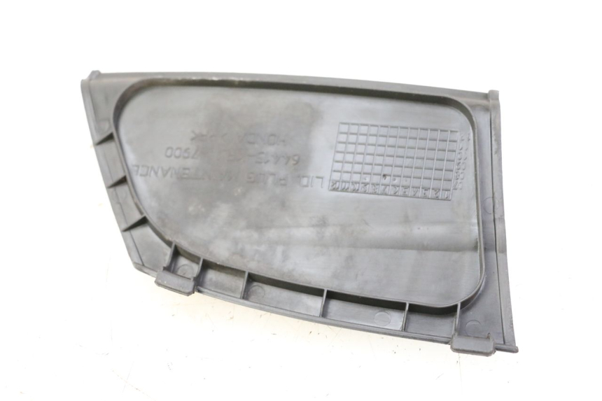 photo de TRAPPE DE VISITE DROITE HONDA FES S-WING SWING ABS 125 (2007 - 2015) - Détail de la pièce