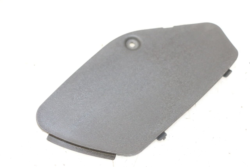 photo de TRAPPE DE VISITE DROITE PIAGGIO MP3 125 (2006 - 2014) - Zoom état d’usage