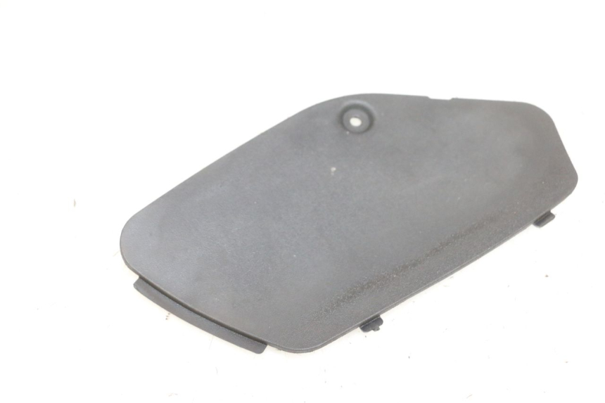 photo de TRAPPE DE VISITE DROITE PIAGGIO MP3 125 (2006 - 2014) - Zoom état d’usage