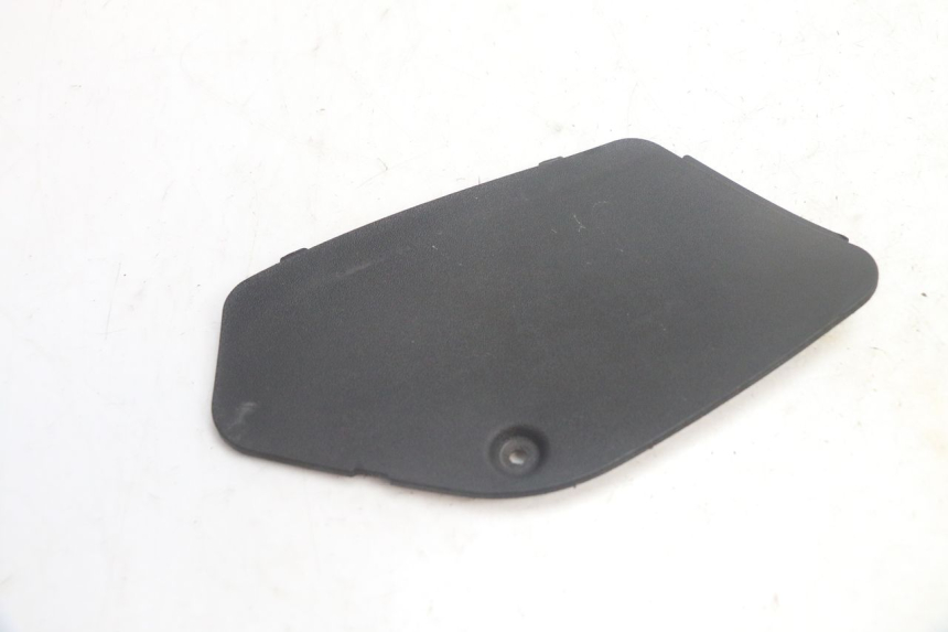 photo de TRAPPE DE VISITE DROITE PIAGGIO MP3 125 (2006 - 2014) - Détail de la pièce