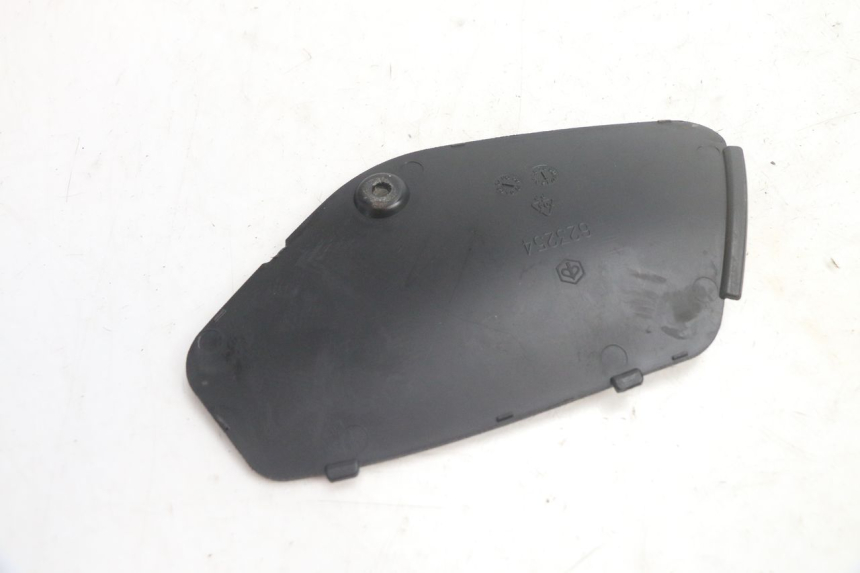 photo de TRAPPE DE VISITE DROITE PIAGGIO MP3 125 (2006 - 2014) - Zoom état d’usage