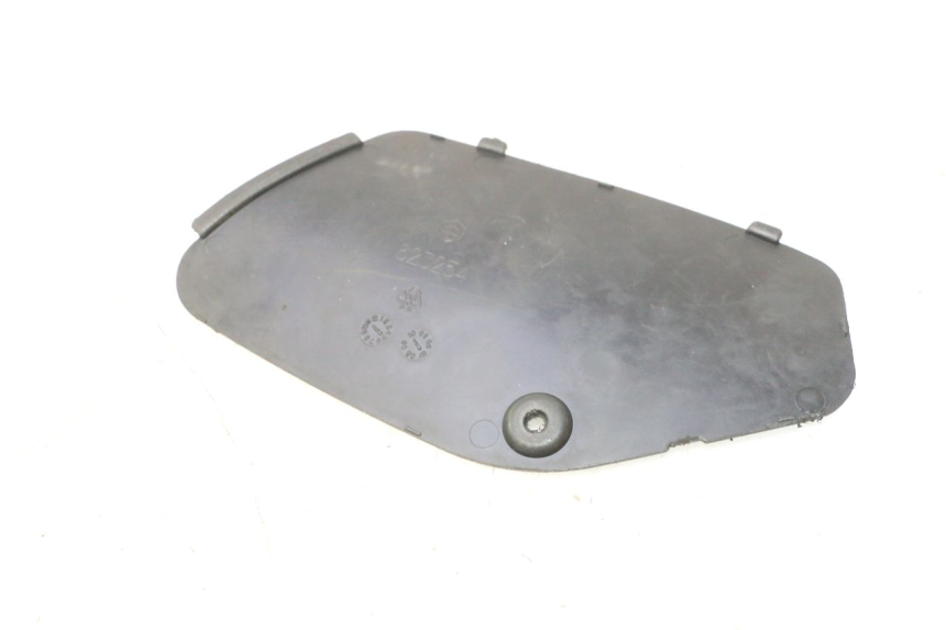photo de TRAPPE DE VISITE DROITE PIAGGIO MP3 125 (2006 - 2014) - Autre angle de vue