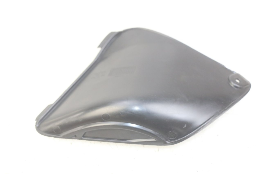 photo de TRAPPE DE VISITE DROITE HONDA VISION NSC R 50 (2013 - 2015) - Zoom état d’usage