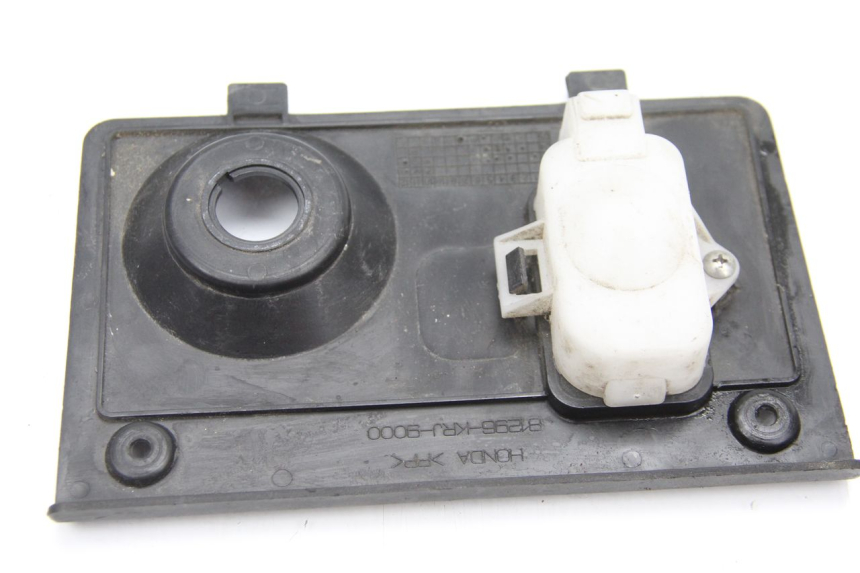 photo de TRAPPE DE VISITE HONDA FES PANTHEON 125 (2003 - 2007) - Autre angle de vue