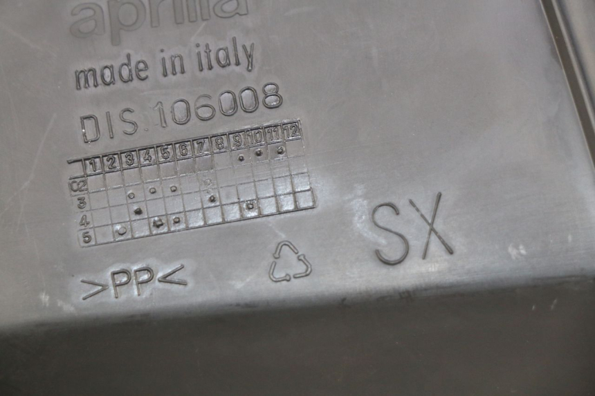 photo de TRAPPE DE VISITE GAUCHE APRILIA ATLANTIC 125 (2003 - 2009) - Détail de la pièce