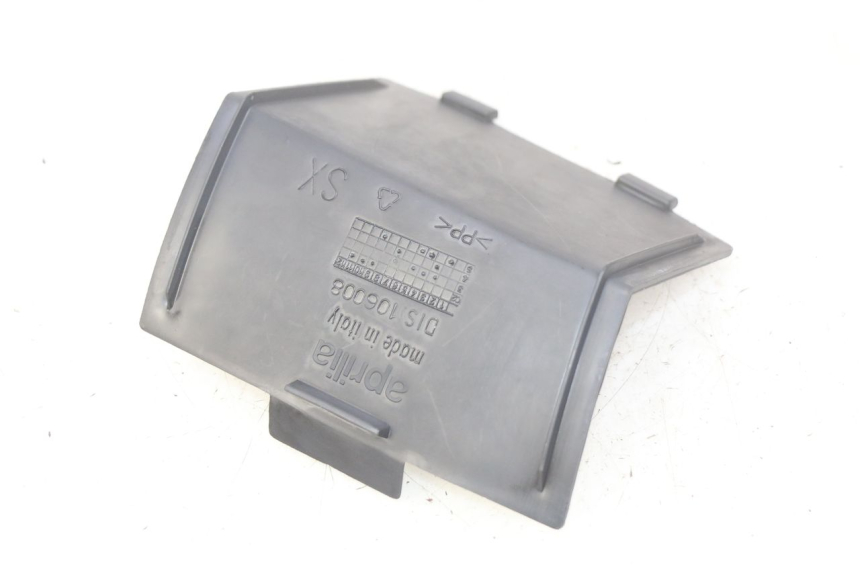 photo de TRAPPE DE VISITE GAUCHE APRILIA ATLANTIC 125 (2003 - 2009) - Autre angle de vue