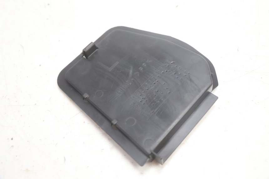 photo de  TRAPPE DE VISITE GAUCHE HONDA FJS SILVER WING SILVERWING 400 (2005 - 2008) - Zoom état d’usage