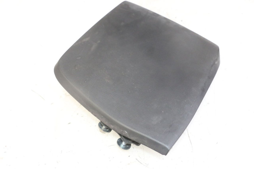 photo de  TRAPPE DE VISITE GAUCHE HONDA FORZA ABS 300 (2013 - 2017) - Gros plan technique