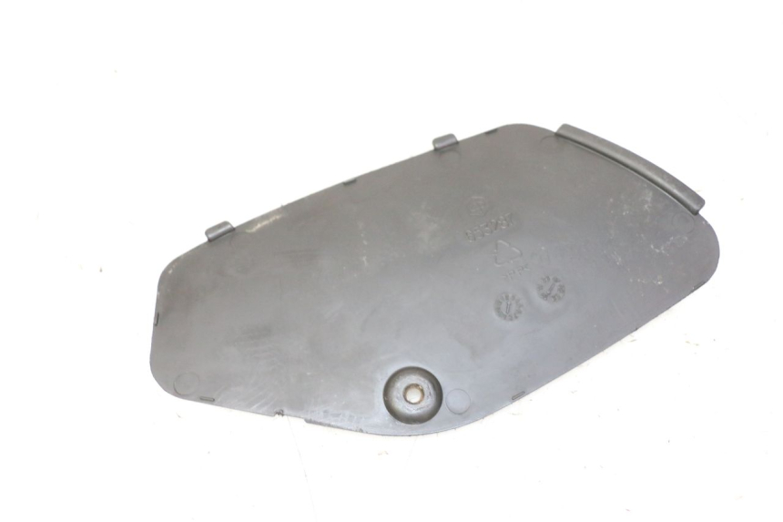 photo de  TRAPPE DE VISITE GAUCHE PIAGGIO MP3 LT 300 (2010 - 2016) - Détail de la pièce