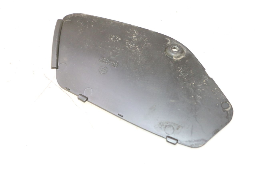 photo de  TRAPPE DE VISITE GAUCHE PIAGGIO MP3 LT 400 (2007 - 2012) - Détail de la pièce
