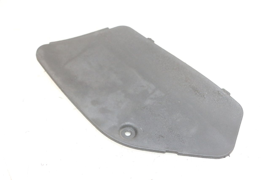 photo de  TRAPPE DE VISITE GAUCHE PIAGGIO MP3 125 (2006 - 2014) - Zoom état d’usage