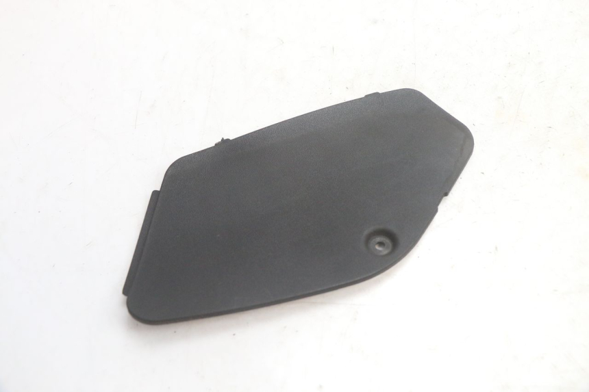 photo de  TRAPPE DE VISITE GAUCHE PIAGGIO MP3 125 (2006 - 2014) - Détail de la pièce