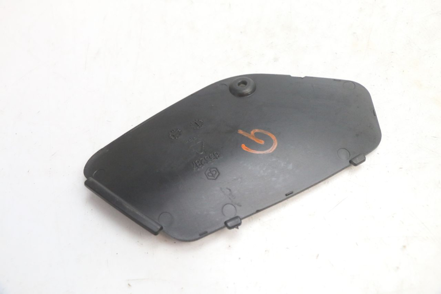 photo de  TRAPPE DE VISITE GAUCHE PIAGGIO MP3 125 (2006 - 2014) - Zoom état d’usage