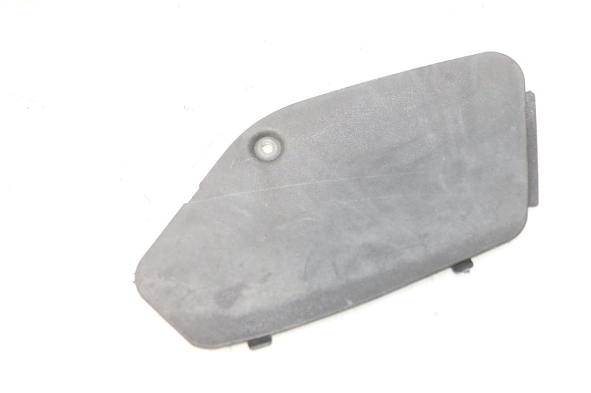 photo de  TRAPPE DE VISITE GAUCHE PIAGGIO MP3 125 (2006 - 2014) - Zoom état d’usage