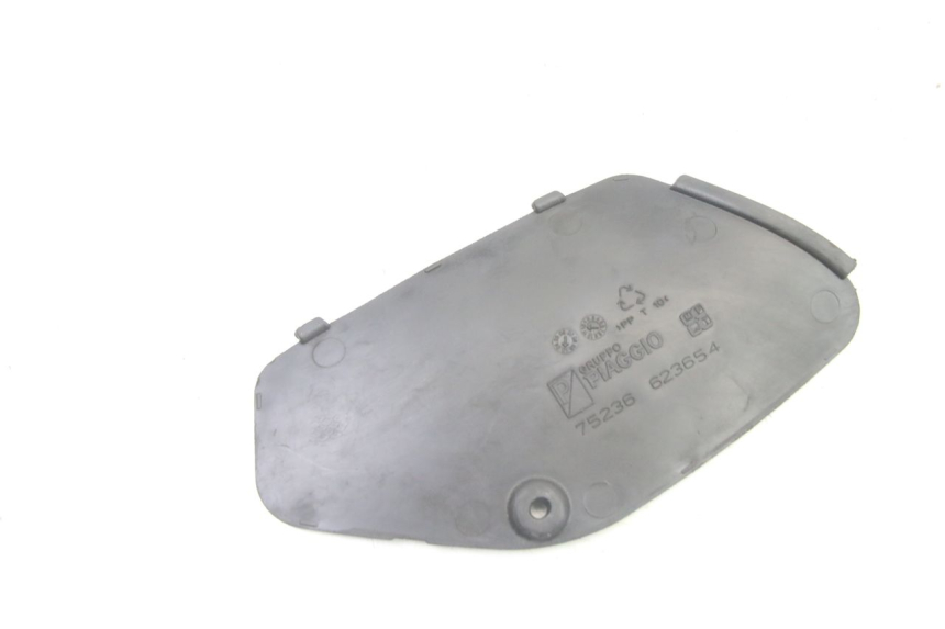 photo de TRAPPE DE VISITE GAUCHE PIAGGIO XEVO - X EVO 125 (2007 - 2017) - Autre angle de vue