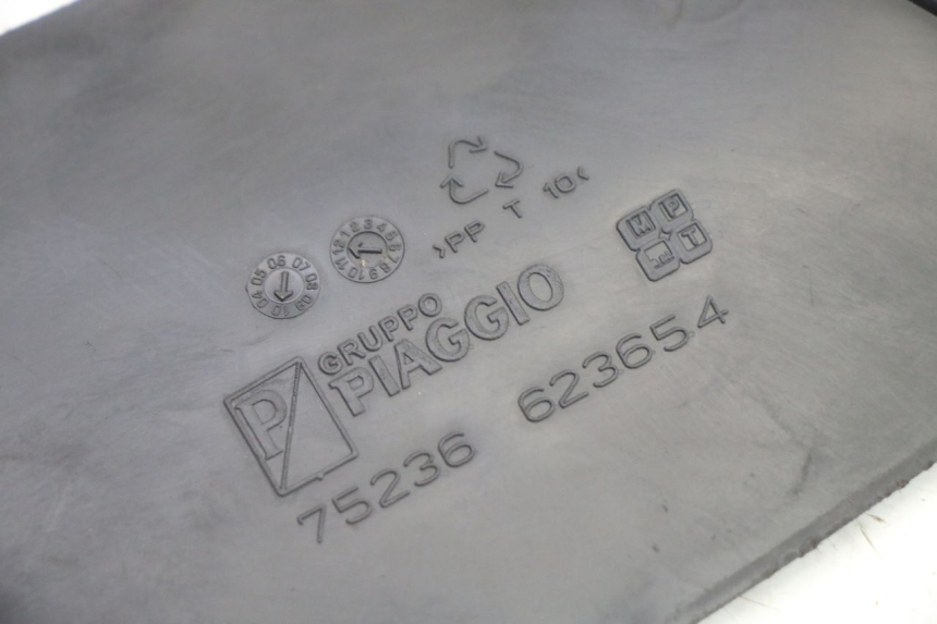 photo de TRAPPE DE VISITE GAUCHE PIAGGIO XEVO - X EVO 125 (2007 - 2017) - Gros plan technique