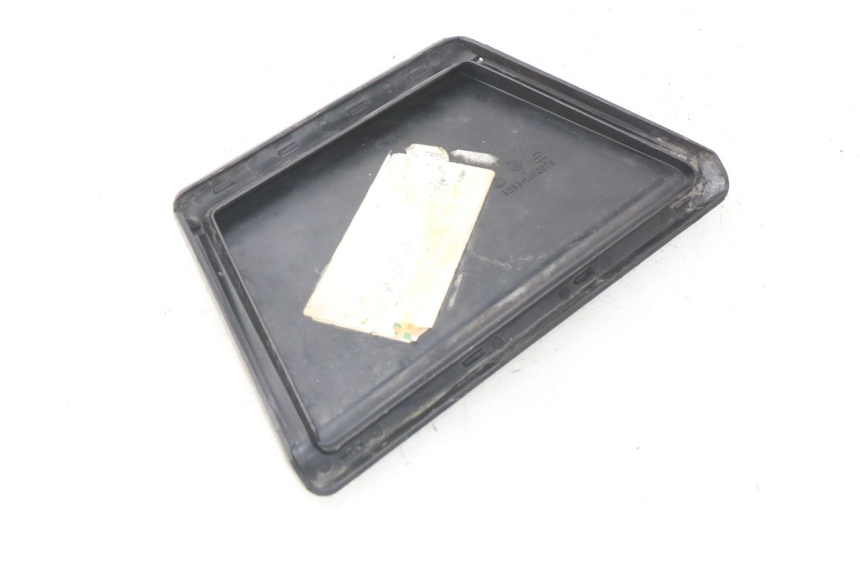 photo de TRAPPE DE VISITE BMW K100 1000 (1982 - 1990) - Gros plan technique