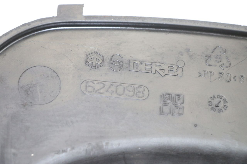 photo de TRAPPE DE VISITE GILERA NEXUS 125 (2009 - 2013) - Gros plan technique