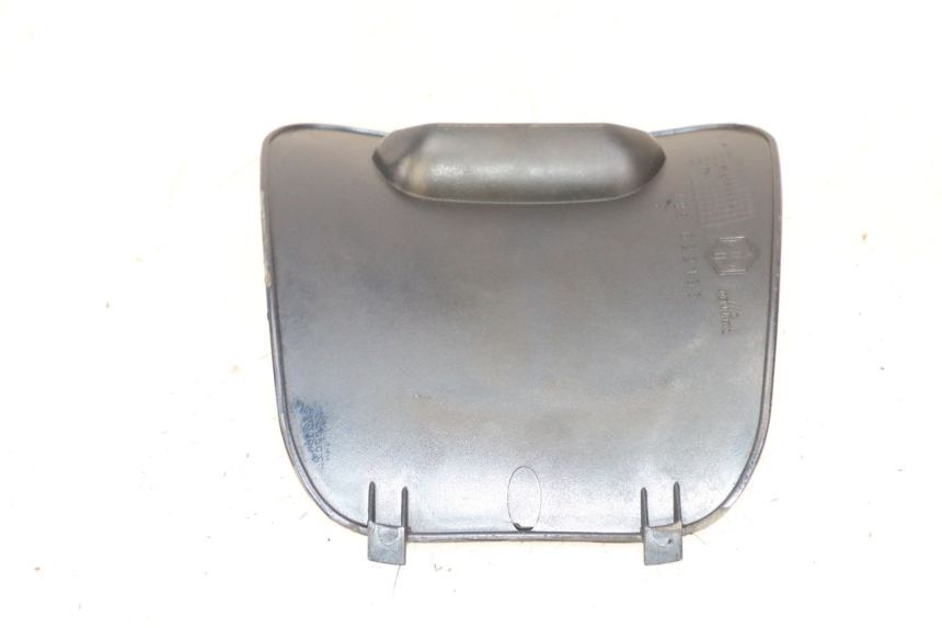 photo de TRAPPE DE VISITE PIAGGIO VESPA LX 150 (2005 - 2013) - Gros plan technique