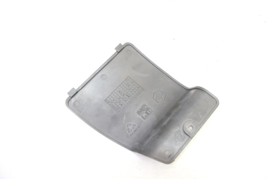 photo de TRAPPE DE VISITE PIAGGIO X9 EVOLUTION 125 (2003 - 2007) - Autre angle de vue