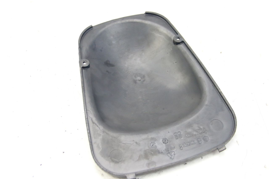 photo de TRAPPE DE VISITE PIAGGIO XEVO - X EVO 125 (2007 - 2017) - Zoom état d’usage