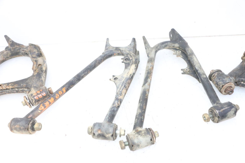 photo de TRIANGLE ARRIÈRE YAMAHA YFM GRIZZLY 550 (2008 - 2015) - Gros plan technique