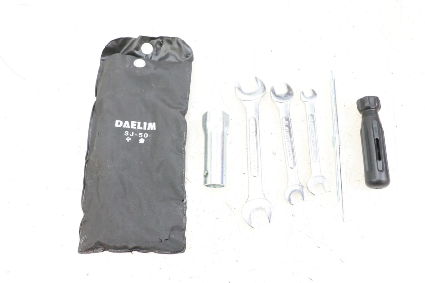 photo de TROUSSE A OUTILS DAELIM A-FOUR 2T 50 (2005 - 2012) - Vue principale