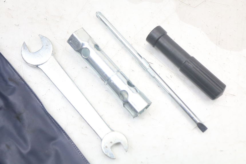 photo de TROUSSE A OUTILS KYMCO AGILITY 4T 50 (2018 - 2022) - Détail de la pièce