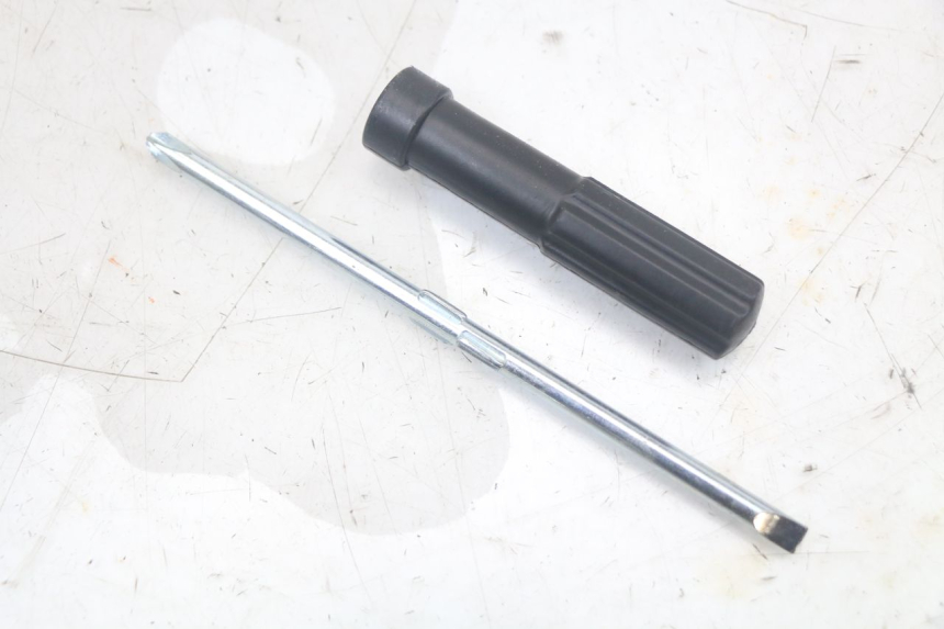 photo de TROUSSE A OUTILS KYMCO AGILITY 4T 50 (2018 - 2022) - Autre angle de vue