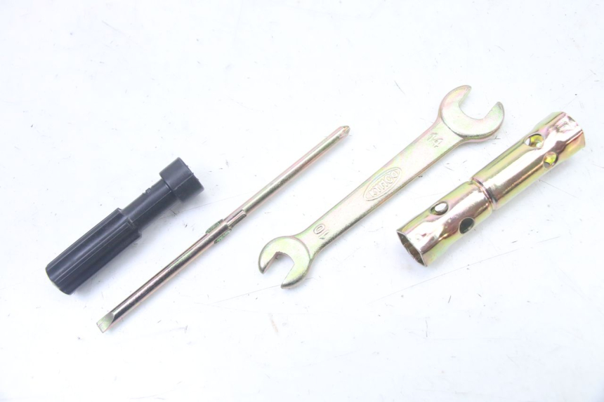 photo de TROUSSE A OUTILS KYMCO AGILITY 4T 50 (2005 - 2018) - Détail de la pièce