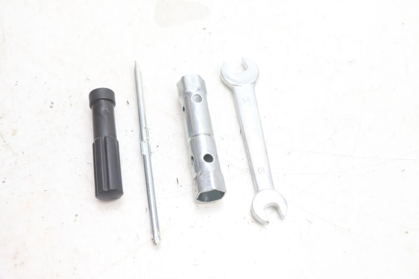 photo de TROUSSE A OUTILS KYMCO AGILITY CITY 16P 125 (2015 - 2024) - Détail de la pièce