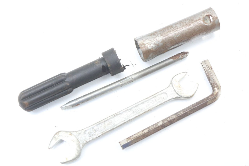 photo de TROUSSE A OUTILS JONWAY AZTRAL 125 (2008 - 2017) - Zoom état d’usage