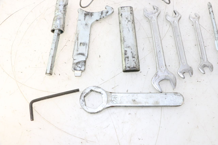 photo de TROUSSE A OUTILS HONDA CB F HORNET 600 (2005 - 2006) - Détail de la pièce