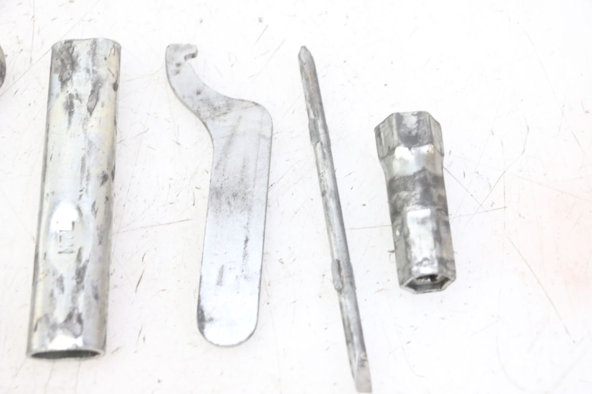 photo de TROUSSE A OUTILS HONDA CBF 125 (2009 - 2015) - Zoom composants