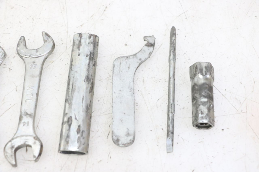 photo de TROUSSE A OUTILS HONDA CBF 125 (2009 - 2015) - Autre angle de vue