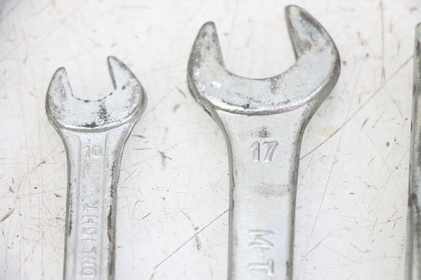 photo de TROUSSE A OUTILS HONDA CBF 125 (2009 - 2015) - Points de fixation