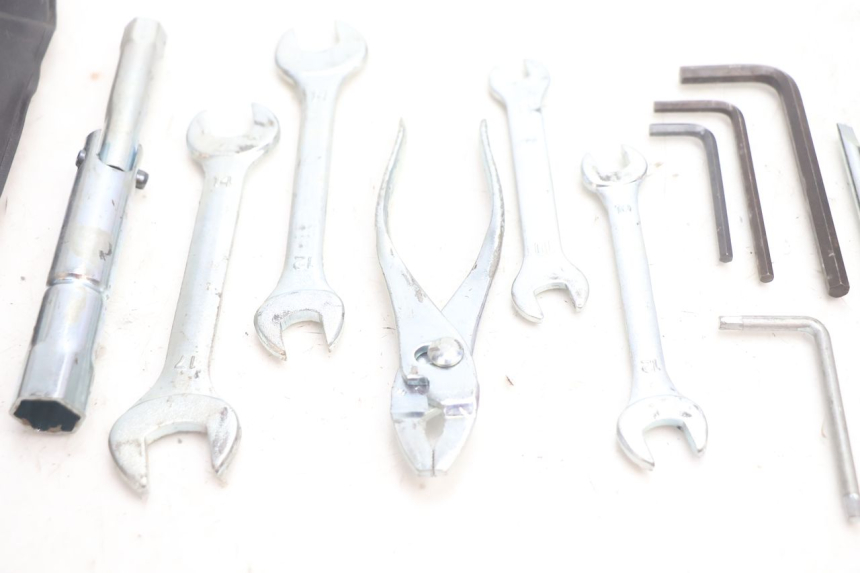 photo de TROUSSE A OUTILS YAMAHA FJR 1300 (2001 - 2005) - Zoom état d’usage