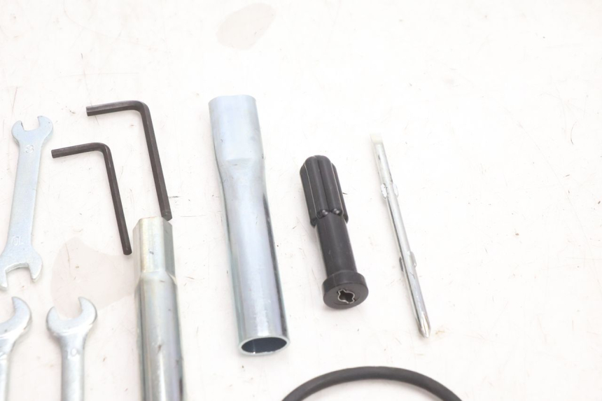 photo de TROUSSE A OUTILS YAMAHA FZ8 800 (2010 - 2016) - Gros plan technique