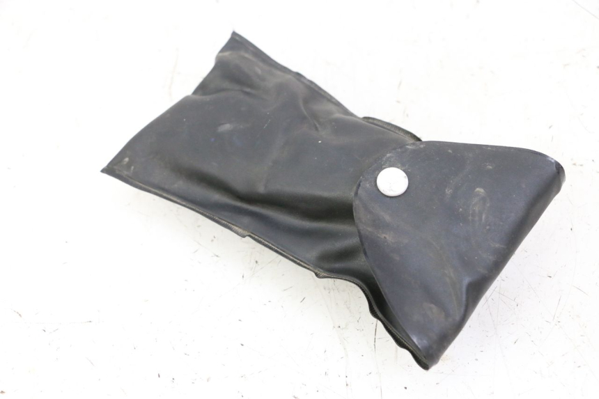 photo de TROUSSE A OUTILS SUZUKI GSR 750 (2011 - 2017) - Détail de la pièce