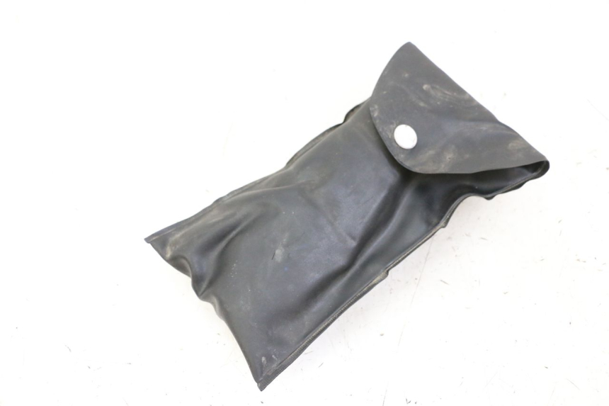 photo de TROUSSE A OUTILS SUZUKI GSR 750 (2011 - 2017) - Autre angle de vue