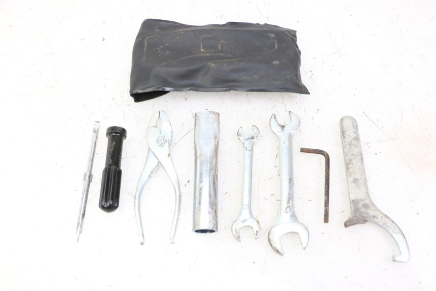 photo de TROUSSE A OUTILS SUZUKI GSR 750 (2011 - 2017) - Gros plan technique
