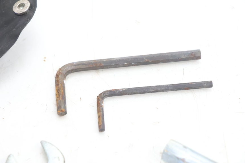 photo de TROUSSE A OUTILS SUZUKI GSR 600 (2005 - 2012) - Vue d’ensemble