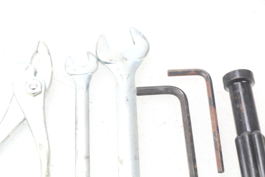 photo de TROUSSE A OUTILS SUZUKI GSX-R GSXR K16 1000 (2012 - 2016) - Zoom état d’usage