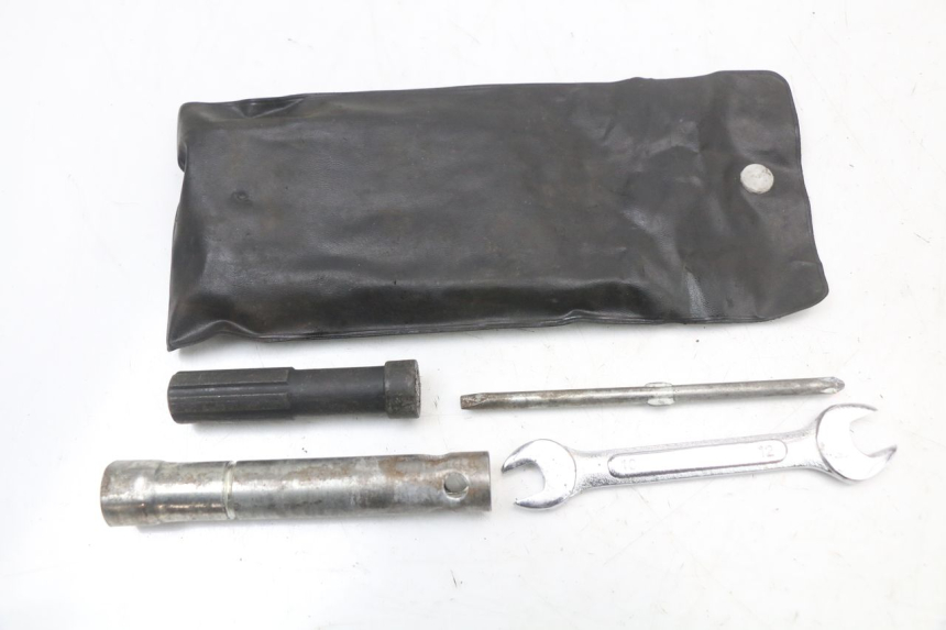 photo de TROUSSE A OUTILS HYOSUNG GTR 125 (2006 - 2008) - Détail de la pièce