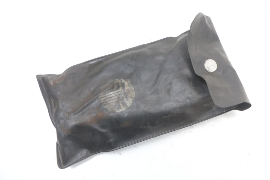 photo de TROUSSE A OUTILS HYOSUNG GTR 125 (2006 - 2008) - Zoom état d’usage