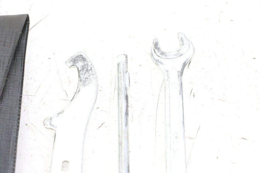 photo de TROUSSE A OUTILS HONDA FES S-WING SWING ABS 125 (2007 - 2015) - Autre angle de vue